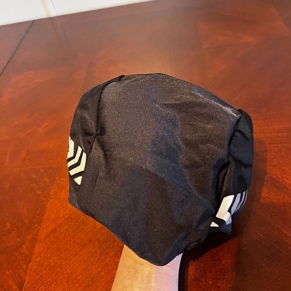 Louis Garneau Black Cycling Helmet Cover With Reflective Logo P/M - Picture 3 of 7